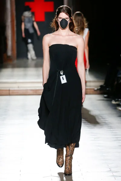 Look 15